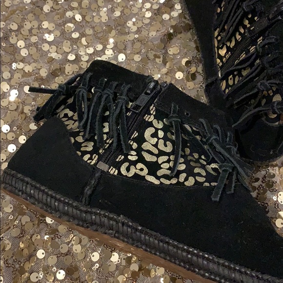 Moccasin Uggs - Picture 4 of 4